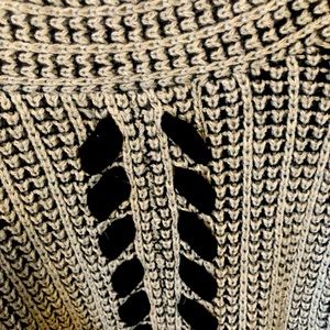 Sweater in black and grey with black ties in back